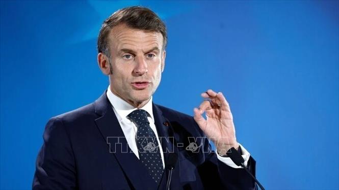 macron-1010